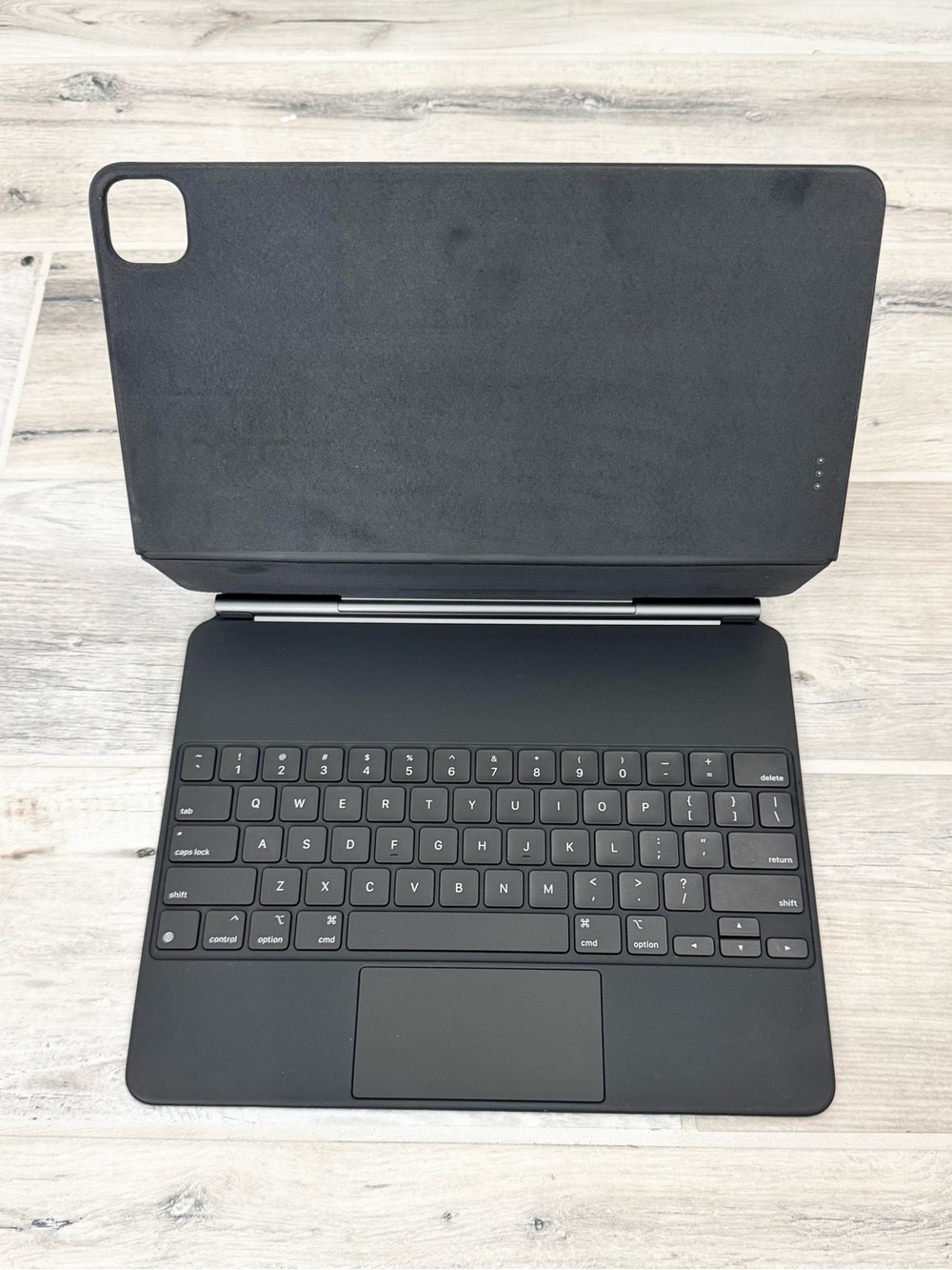 Apple Black iPad Magic Keyboard Case - Picture 9 of 9